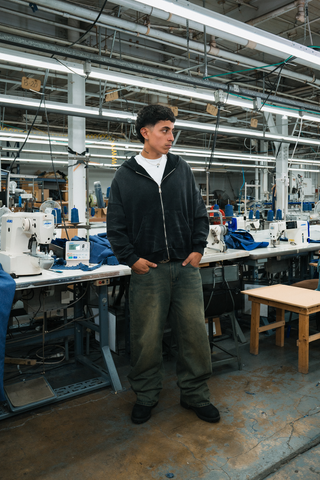 SCRATCH BLACK ZIP UP BOXY FIT HOODIE