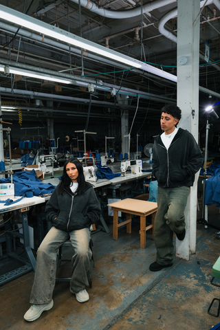 SCRATCH BLACK ZIP UP BOXY FIT HOODIE